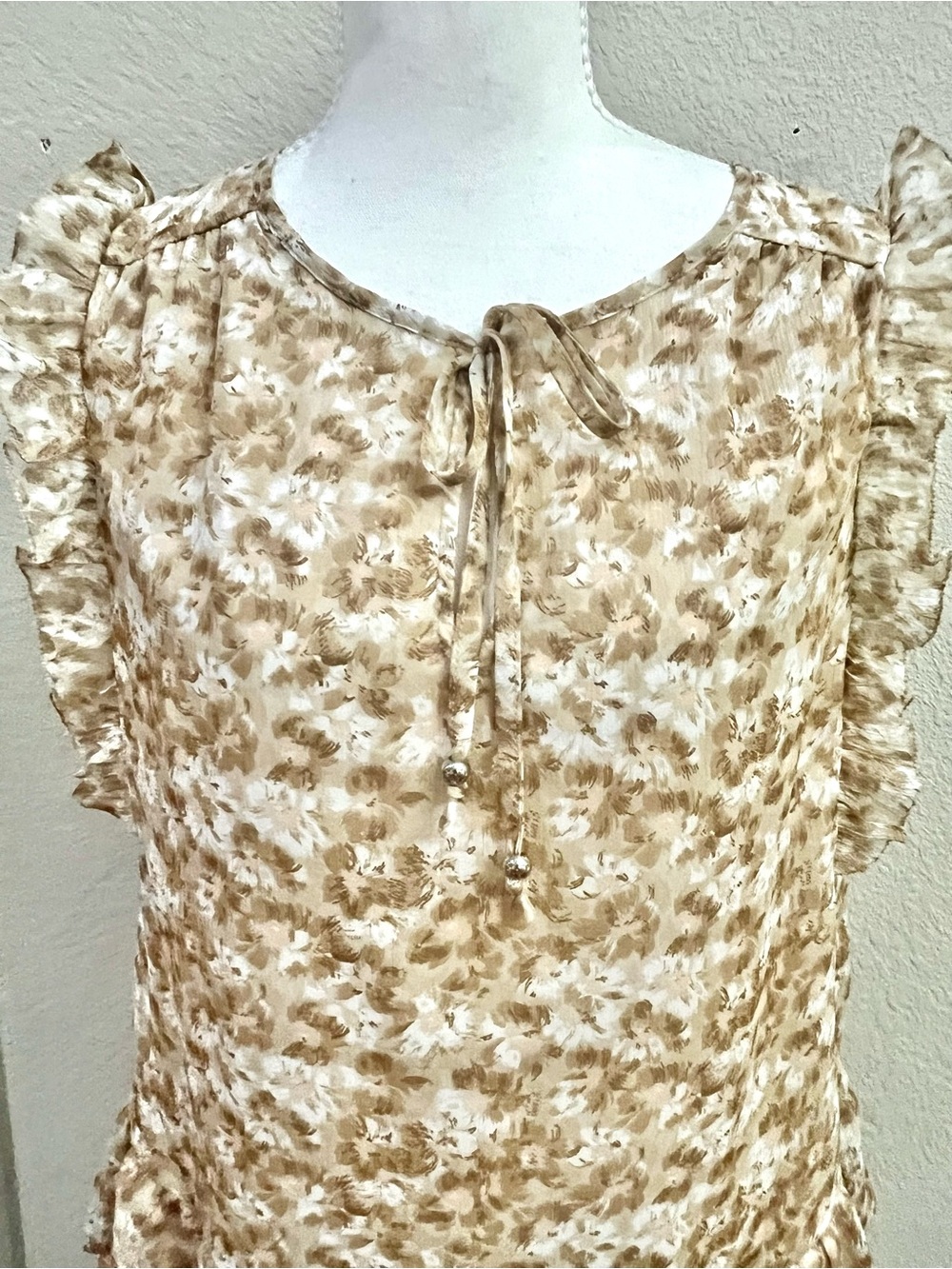 Kaari Blue Women’s Cream & Tan Floral Tie-Neck Ruffle Sleeve Top